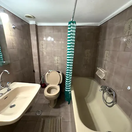 Apartment Spacious Artistic Flat With Private Parking