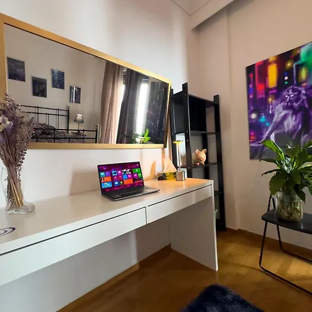 Spacious Artistic Flat With Private Parking Apartment